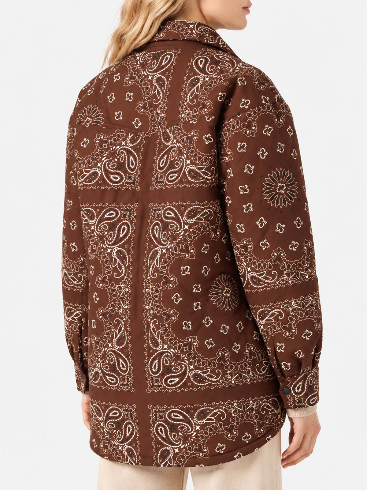 Chaqueta acolchada Kimmy Brown con estampado bandana 