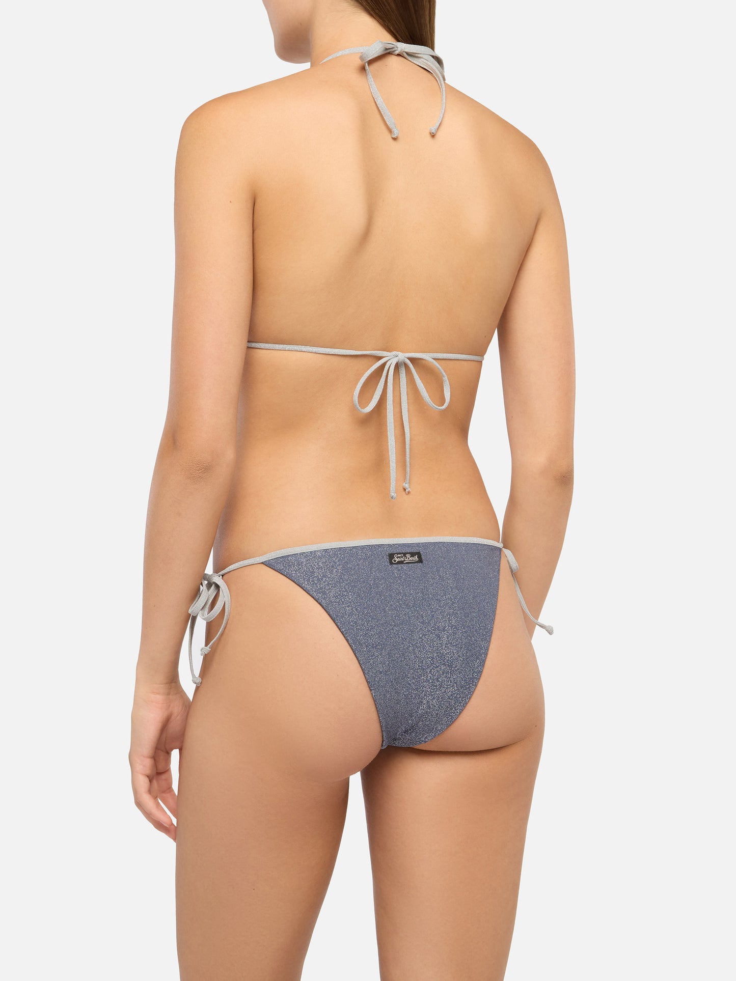Klassische Badehose „Marielle“ aus avioblauem Lurex mit silberner Paspelierung – Triangel-Top „Leah“ aus avioblauem Lurex mit silberner Paspelierung