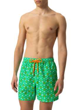 Herren-Badeshorts aus leichtem Stoff mit mehrfarbigem Seestern-Print