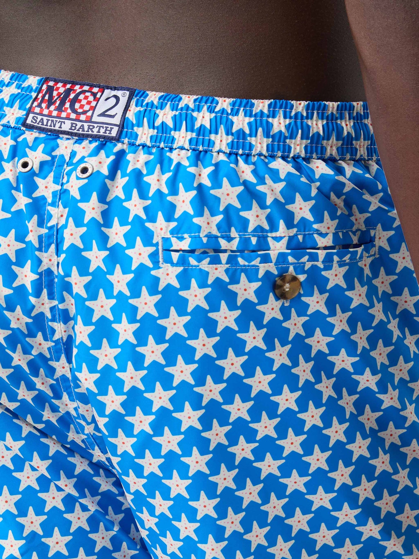 Herren-Badeshorts Lighting 70 aus leichtem Stoff mit Seesternen-Aufdruck