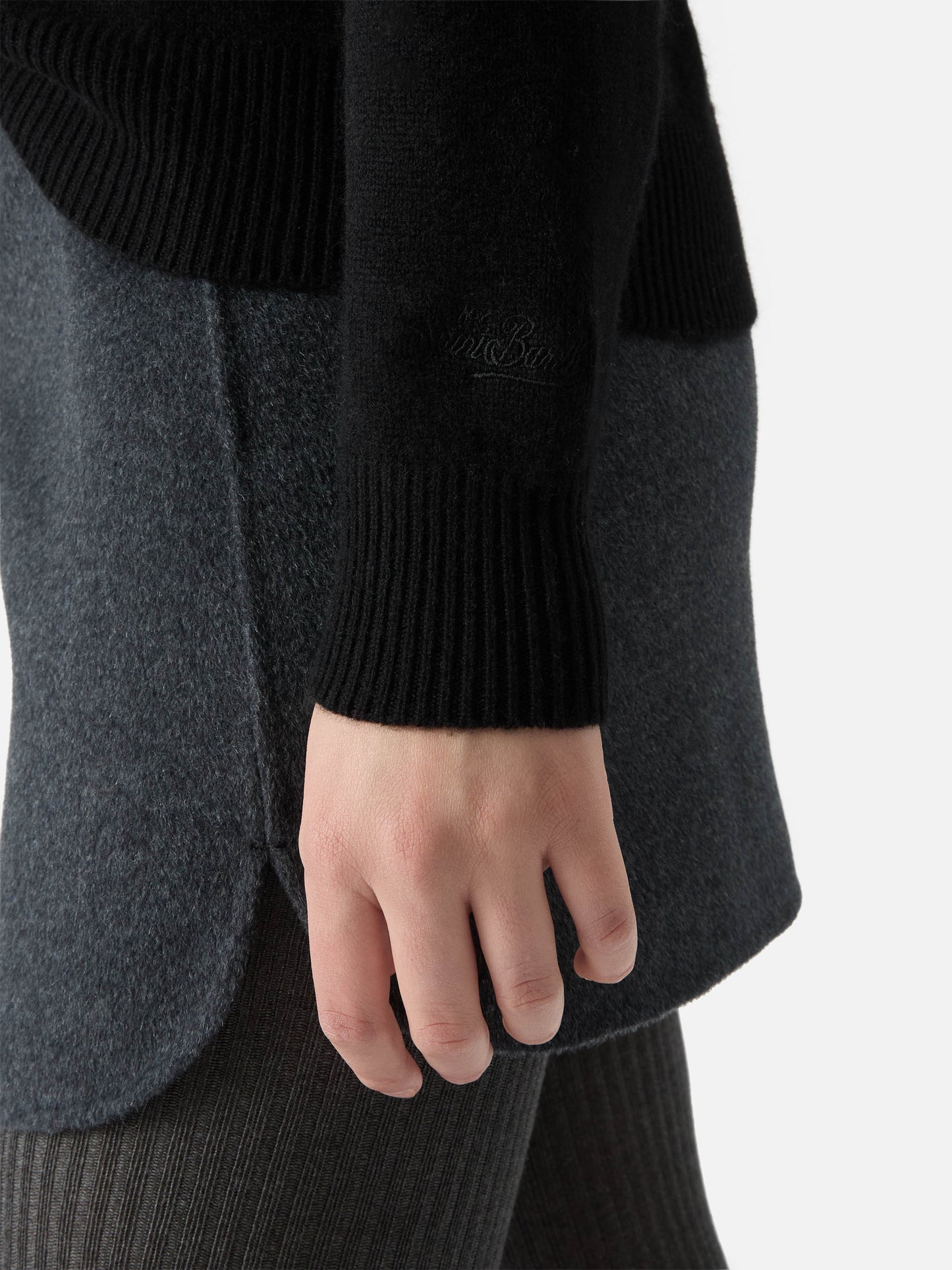 Louise Kaschmirpullover in Schwarz mit St. Moritz Strassapplikation