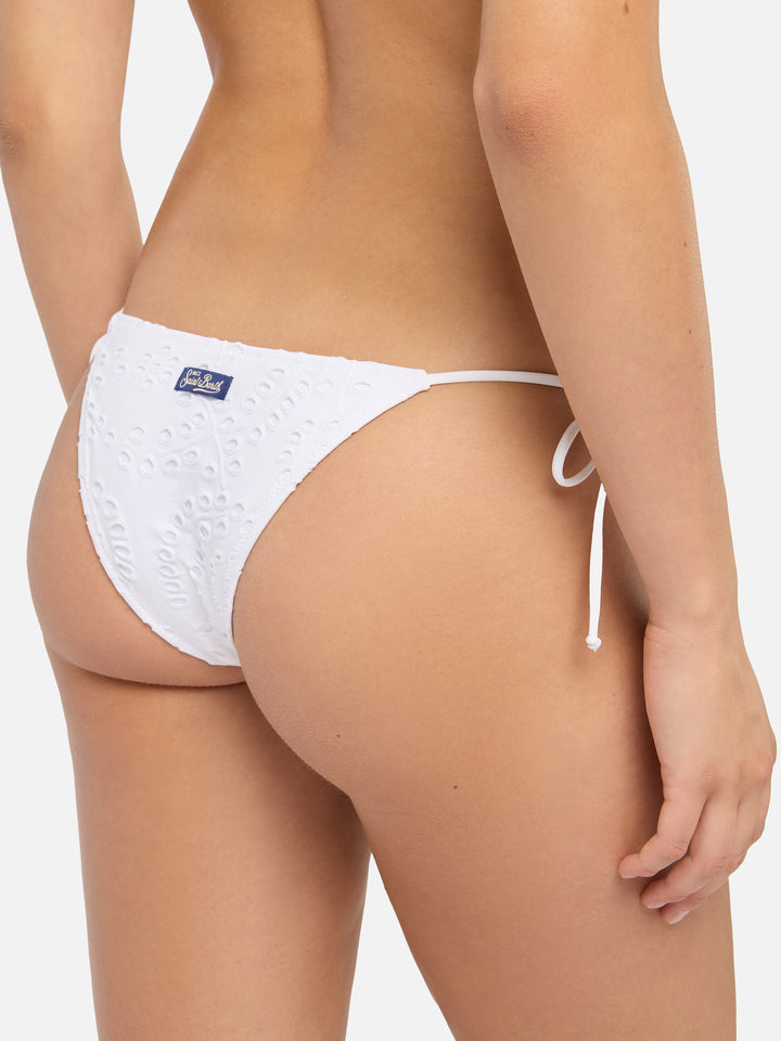 Klassische Badehose aus schwarzer Sangallo-Spitze von Yali – U-Ausschnitt-Bralette aus weißer Sangallo-Spitze von Paloma