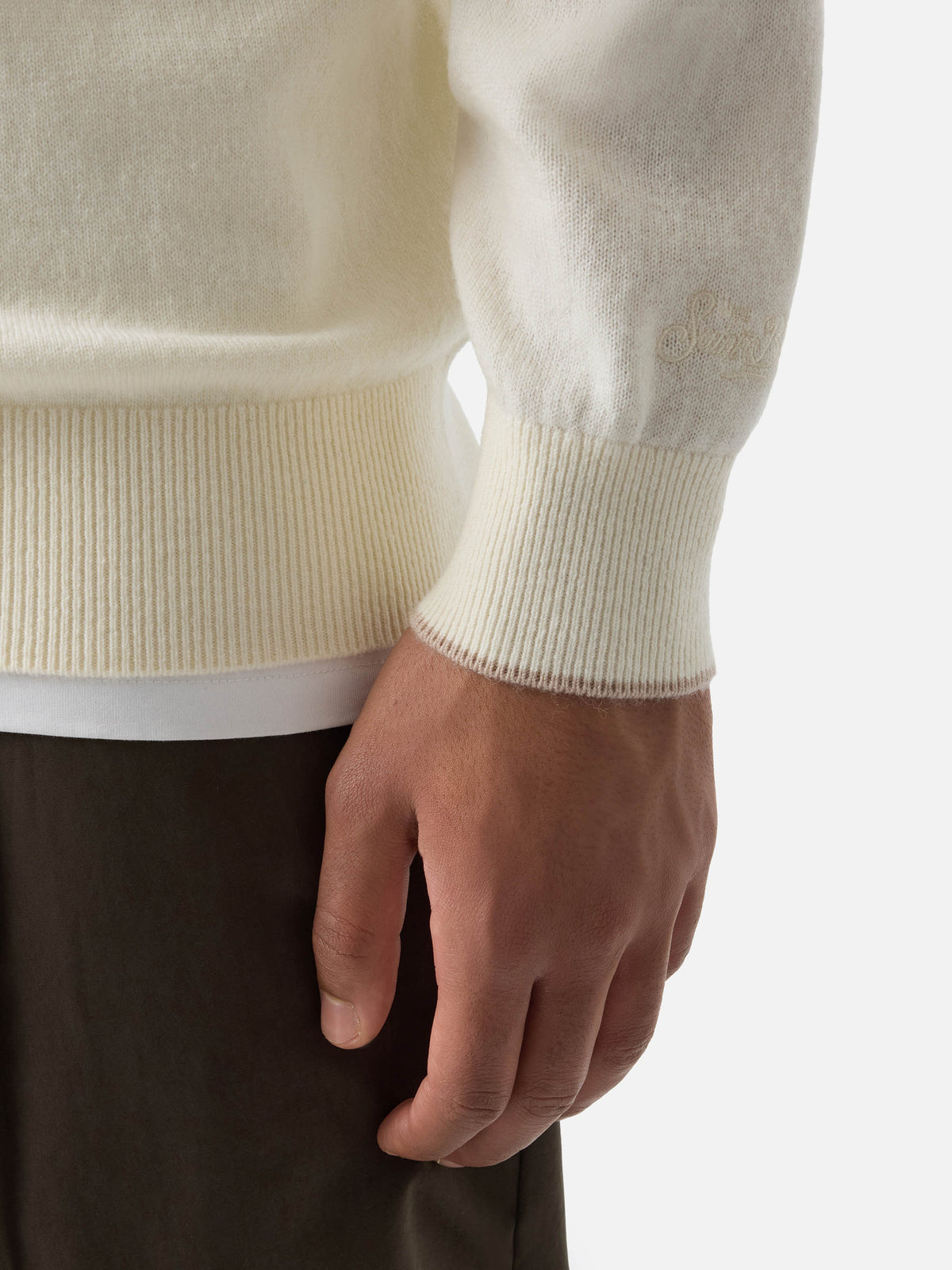 Punto Marlow en mezcla de lana y cachemira color off white con cuello alto 