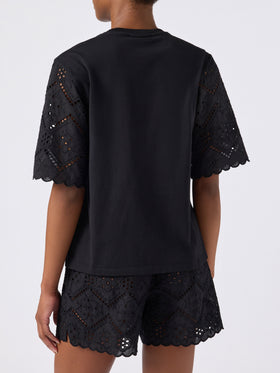 Camiseta Maisa negra con mangas de sangallo y bordado St. Barth 
