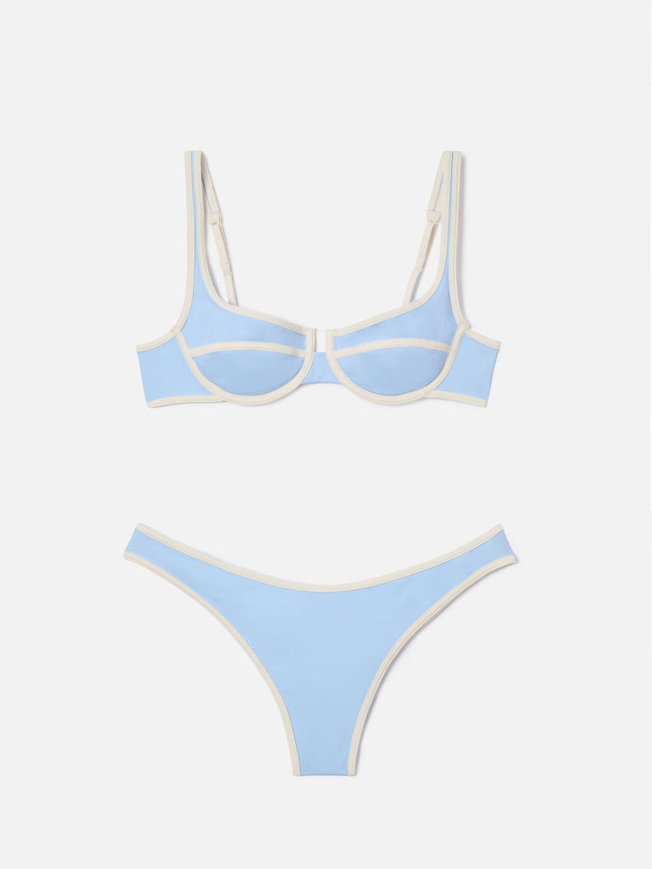 Bikini Amira Naomi String azzurro con profili bianchi