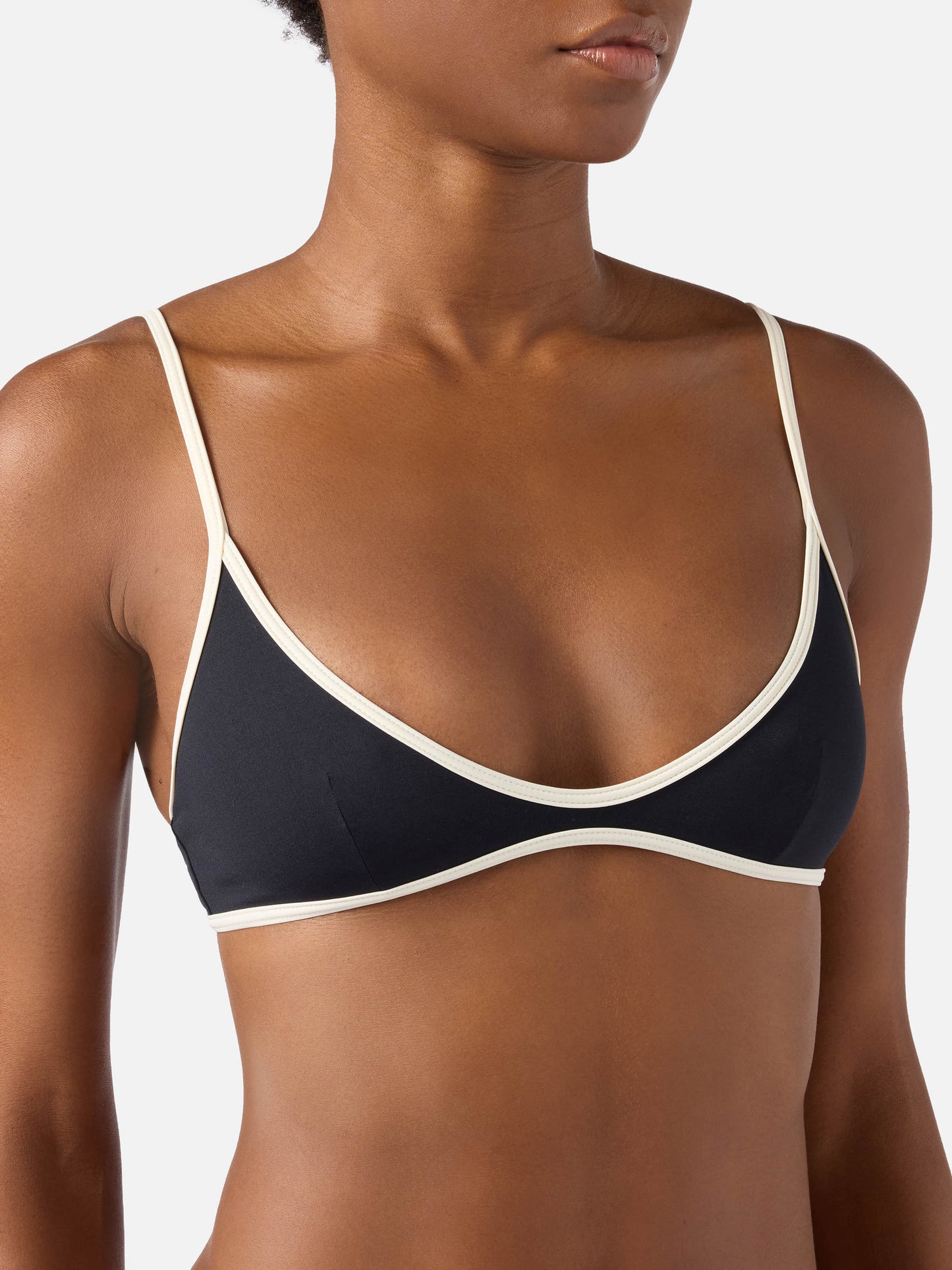 Bikini negro Paloma Zephire String con ribetes en contraste 