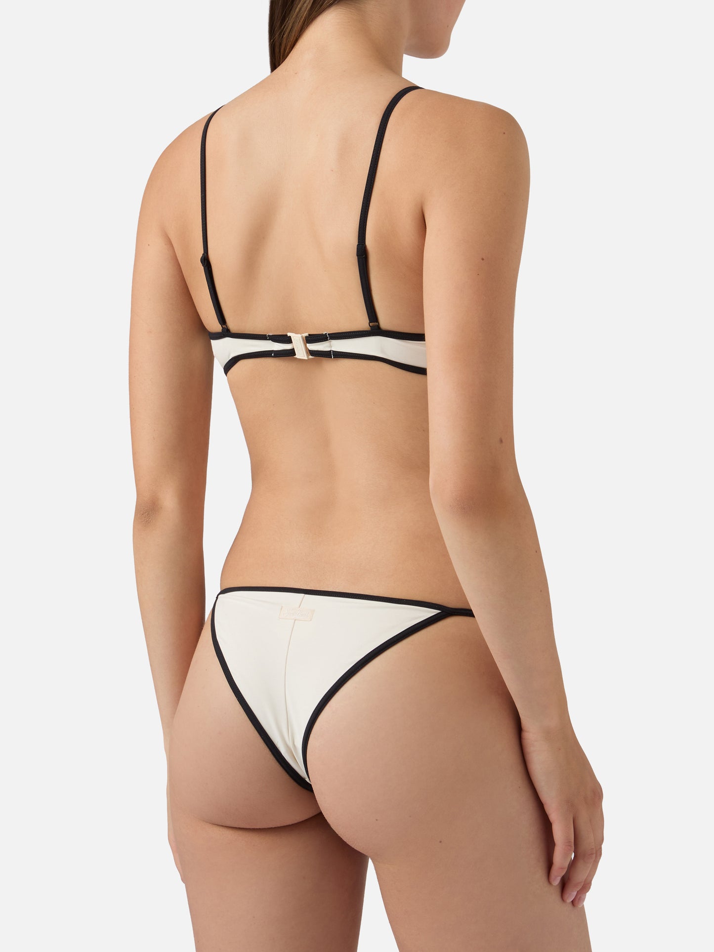 Bikini color crema Paloma Zephire String con ribetes en contraste 