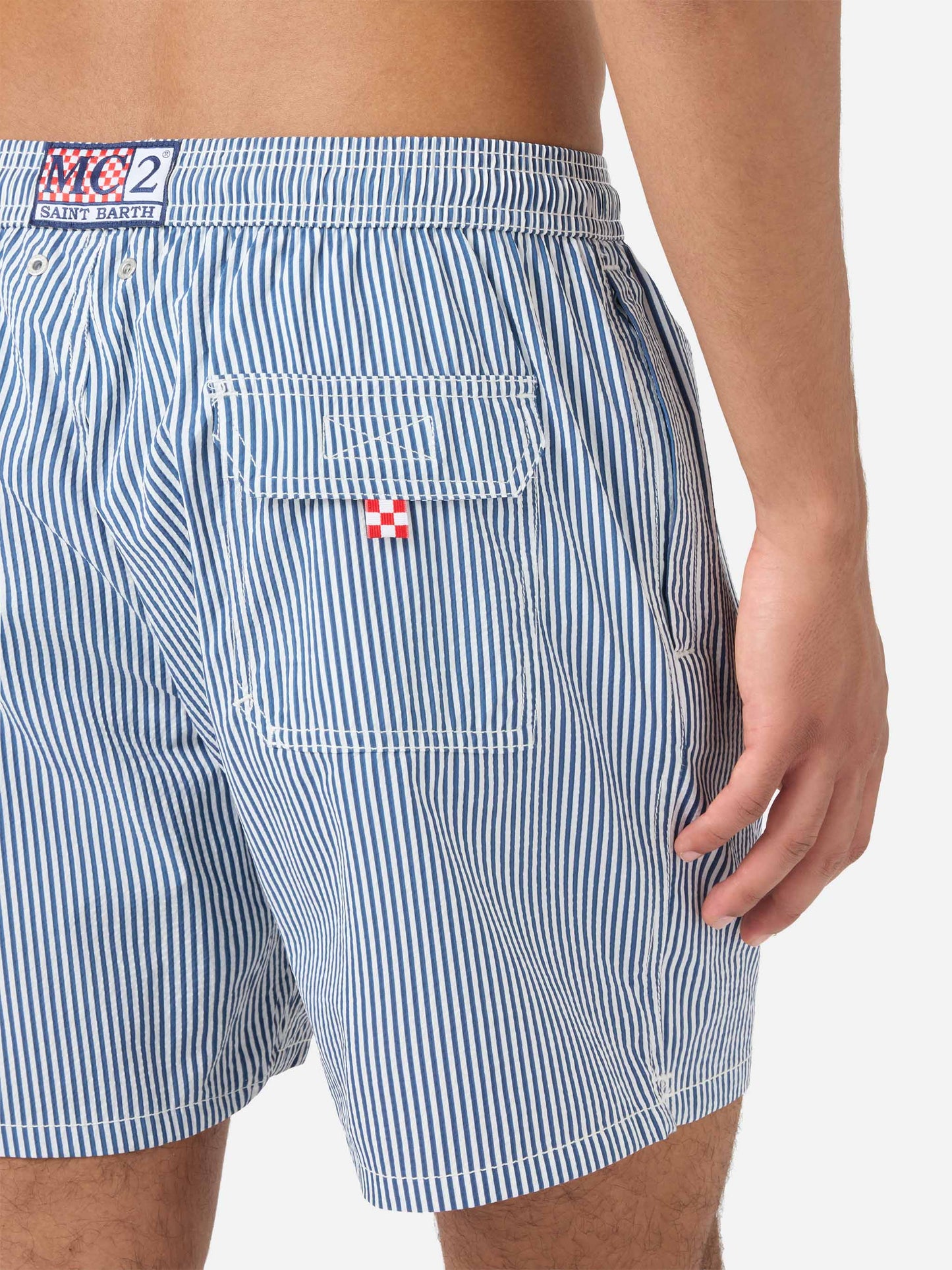 Short de bain Patmos en seersucker rayé bleu marine et blanc 