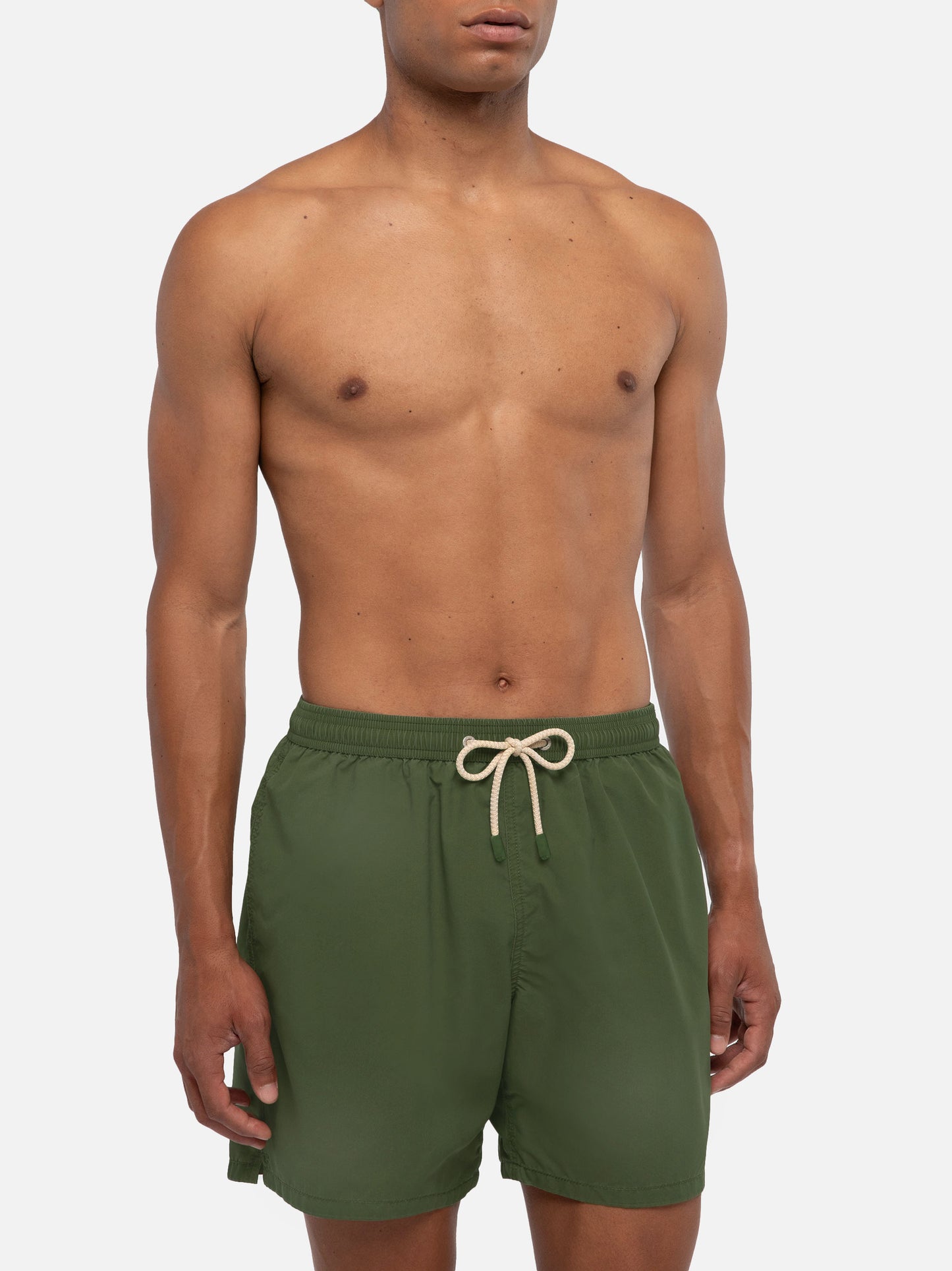 Patmos-Badeshorts in Militärgrün mit Used-Effekt und Logostickerei 