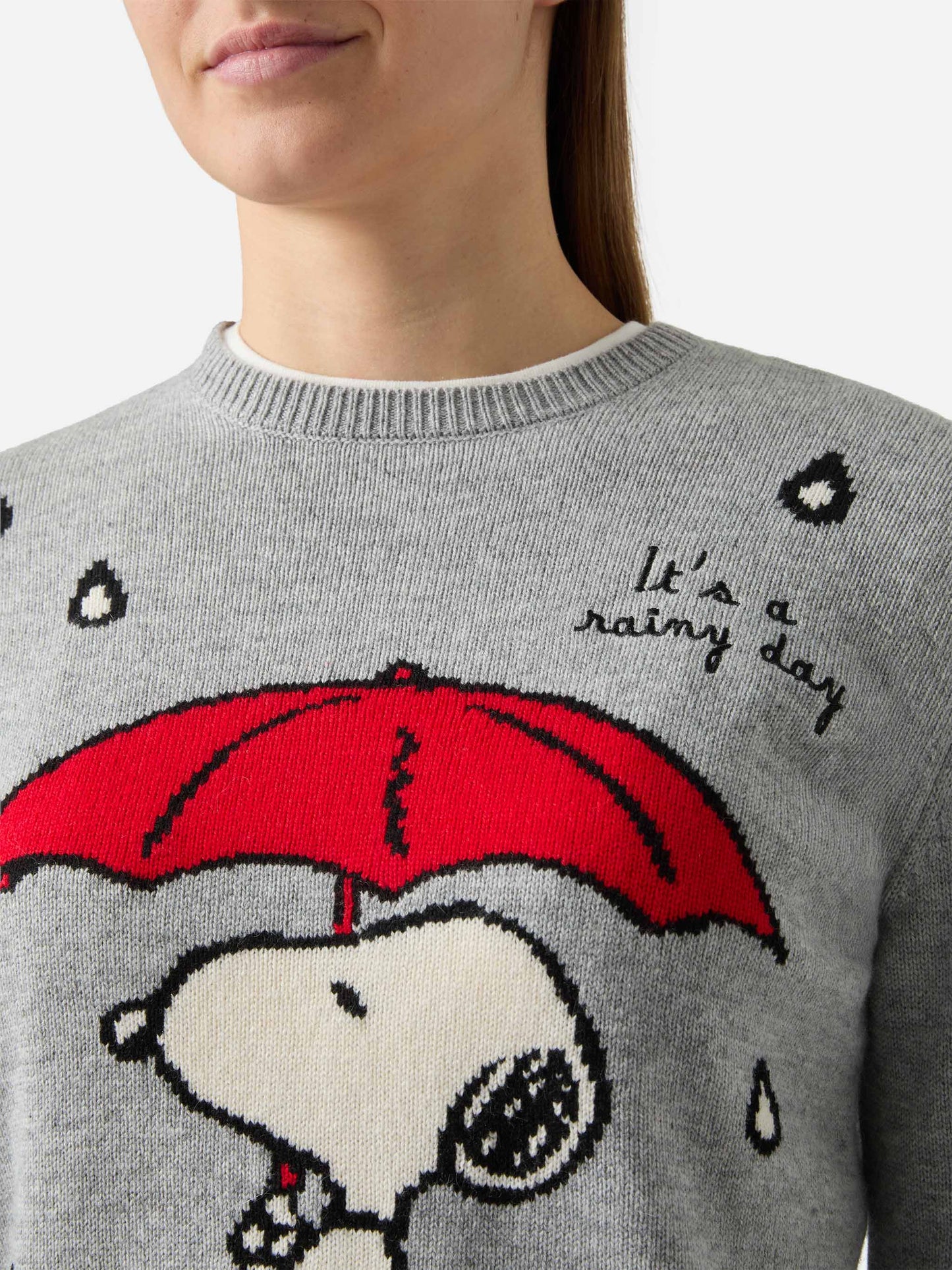 New Queen crewneck in grey with Snoopy jacquard and embroidery | PEANUTS SPECIAL EDITION