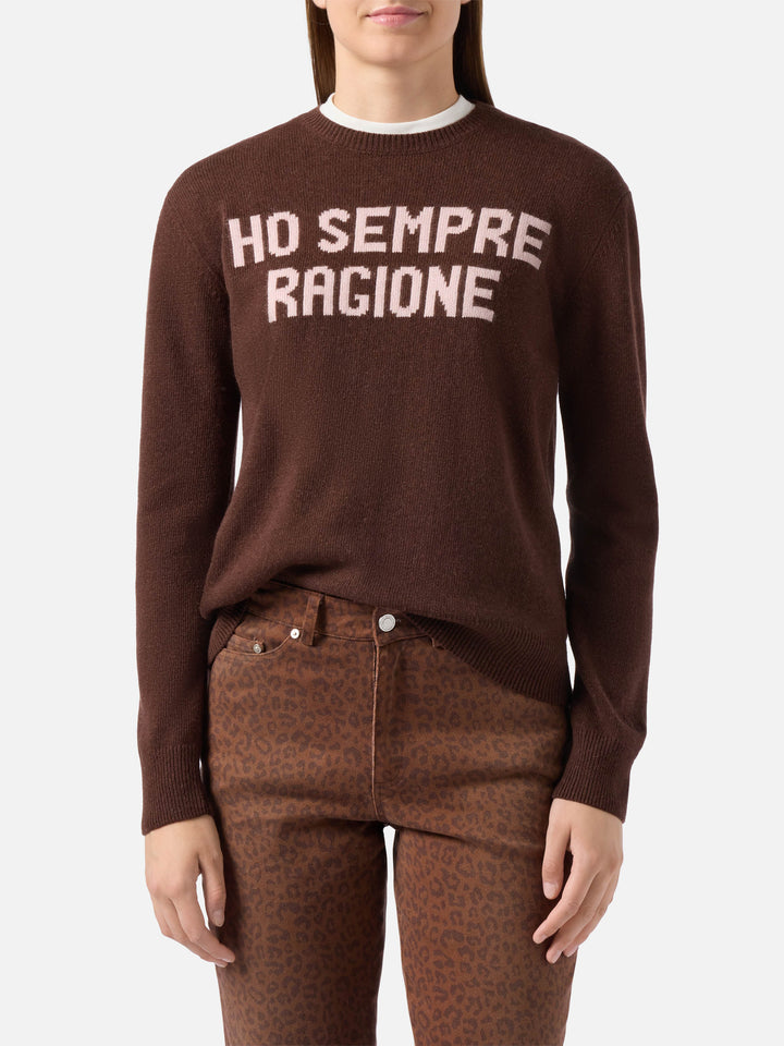 New Queen cashmere-blend sweater in brown with Ho sempre ragione jacquard