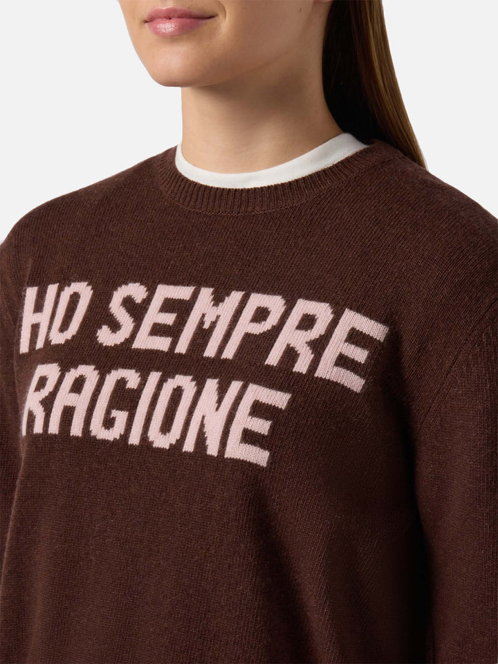 New Queen cashmere-blend sweater in brown with Ho sempre ragione jacquard