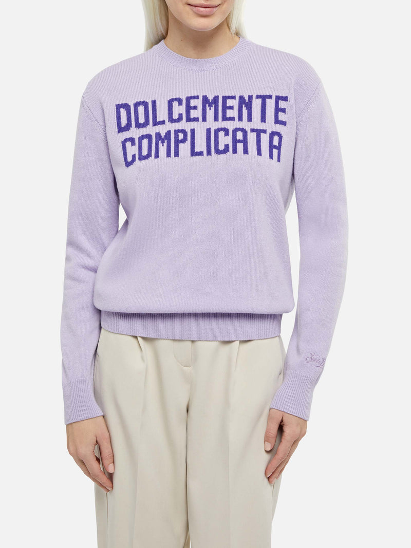 Lila Damenpullover New Queen mit Dolcemente Complicata-Print