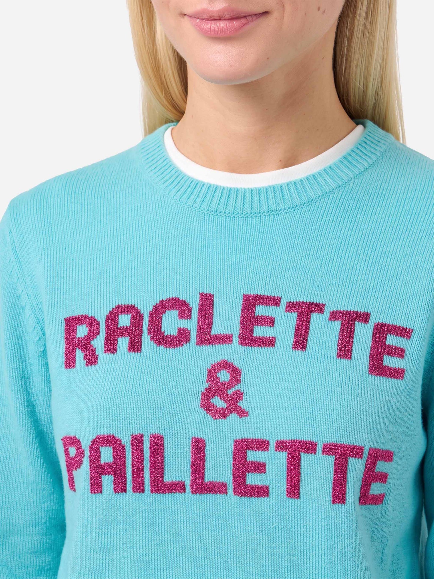 Maglione verde acqua New Queen con scritta Raclette& Paillettes in paillettes