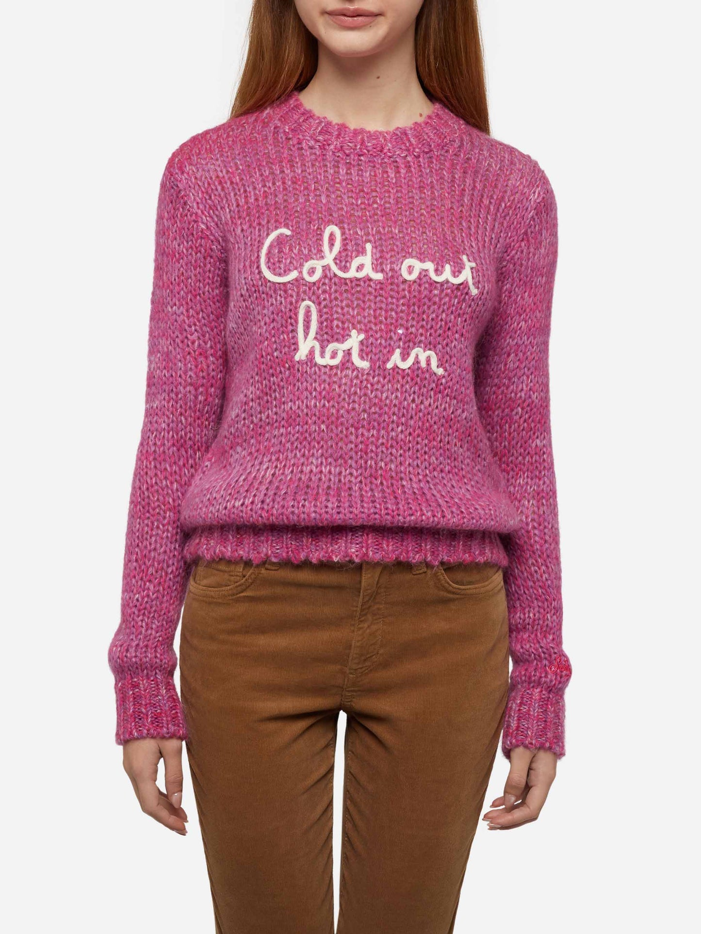 Weicher Damenpullover mit Rundhalsausschnitt und „Cold Out Hot In“-Stickerei