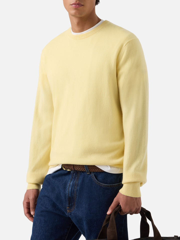 Pull Regent à col rond en cachemire jaune 