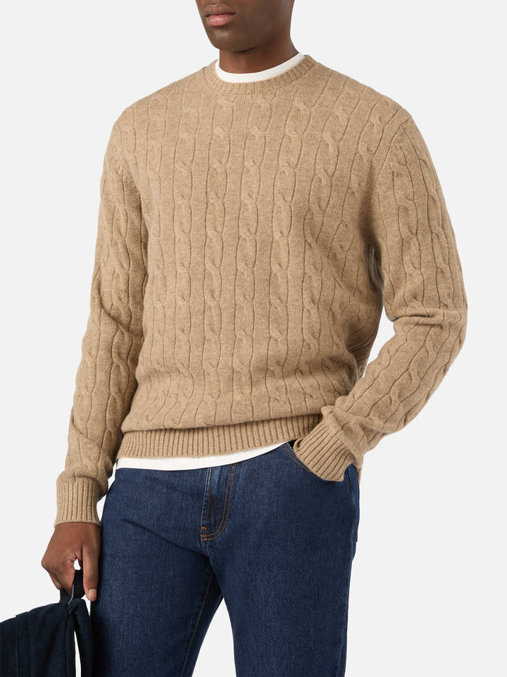 Maglia girocollo Regent khaki in lana con lavorazione a trecce