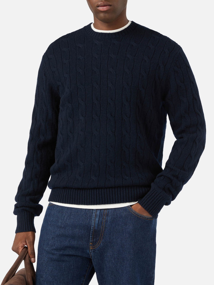 Maglia girocollo Regent blu navy in lana con lavorazione a trecce