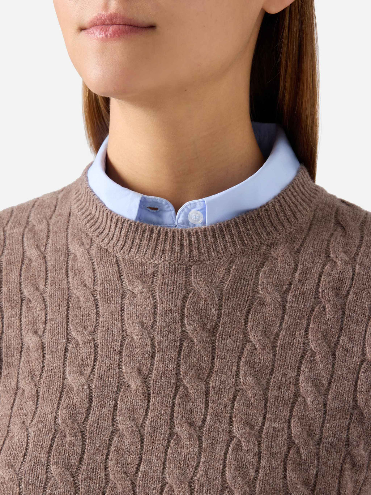 Woll-Strickpullover Sorbonne Nut mit Rundhalsausschnitt und Zopfmuster 
