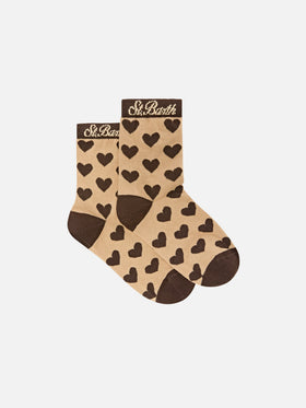 Chaussettes beiges à motif cœurs 