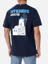 T-shirt da uomo in cotone con stampa piazzata cartolina Mykonos Addicted