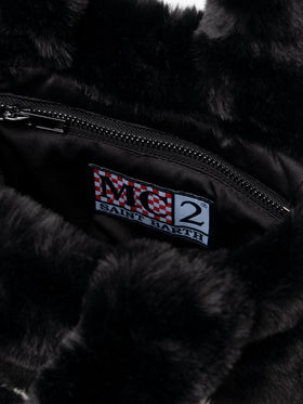 Mini Vanity – weiche, schwarze Handtasche aus Pelz