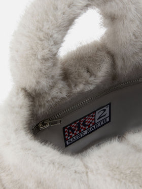 Borsa Mini Vanity Soft grigia in effetto pelliccia con ricamo logo