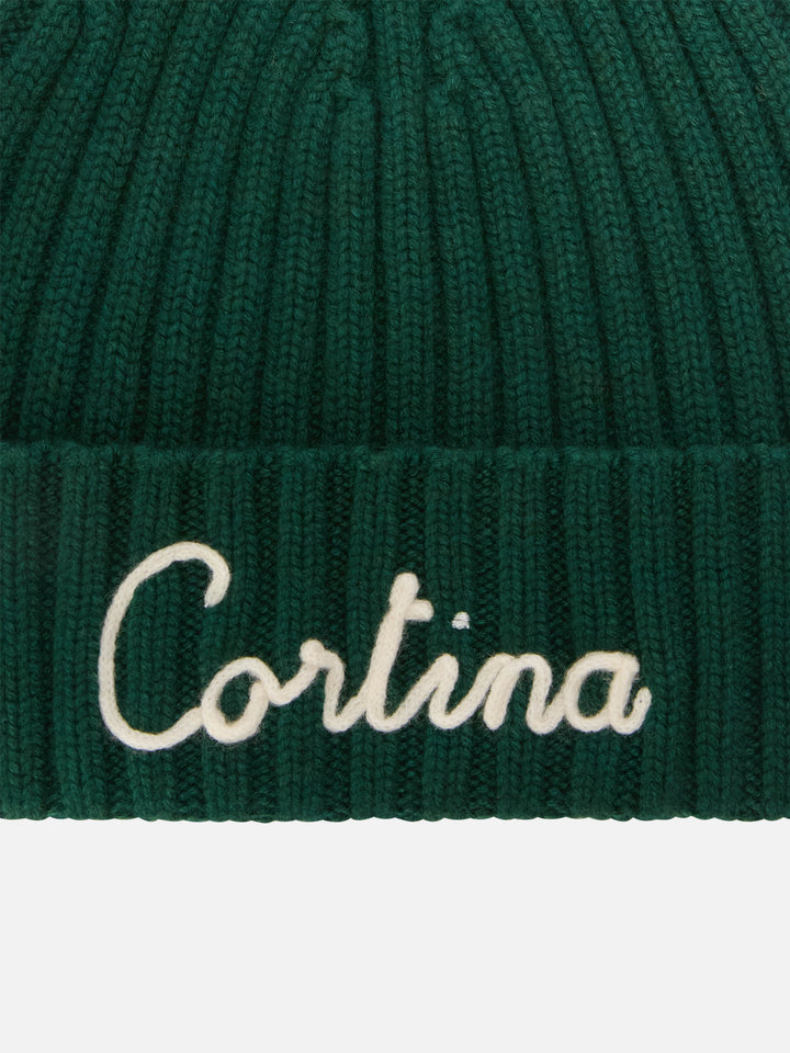 Grüne Wengen-Beanie mit Cortina-Stickerei 