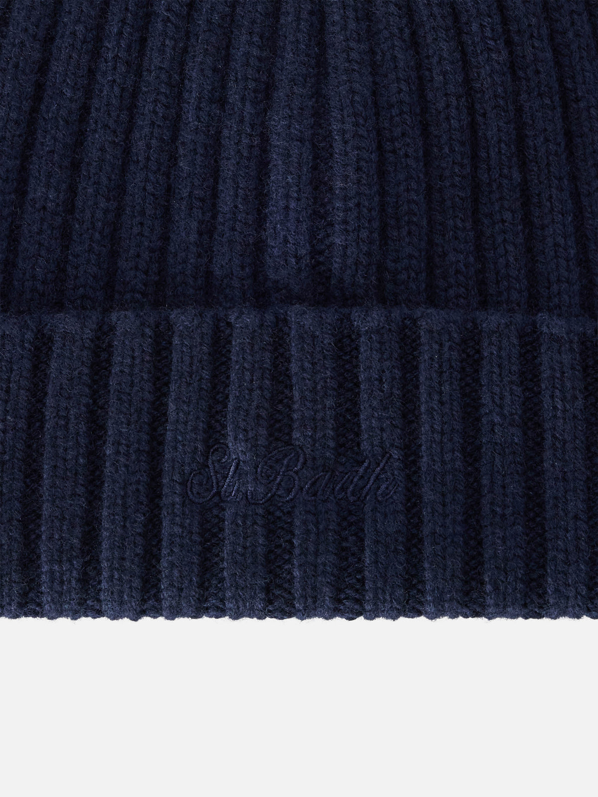 Gorro Wengen blue color navy con bordado St. Barth 