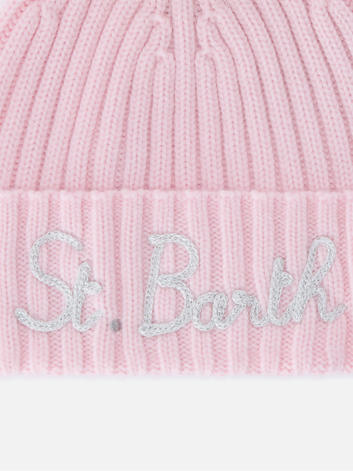 Bonnet Wengen rose avec pompon et broderie St. Barth 