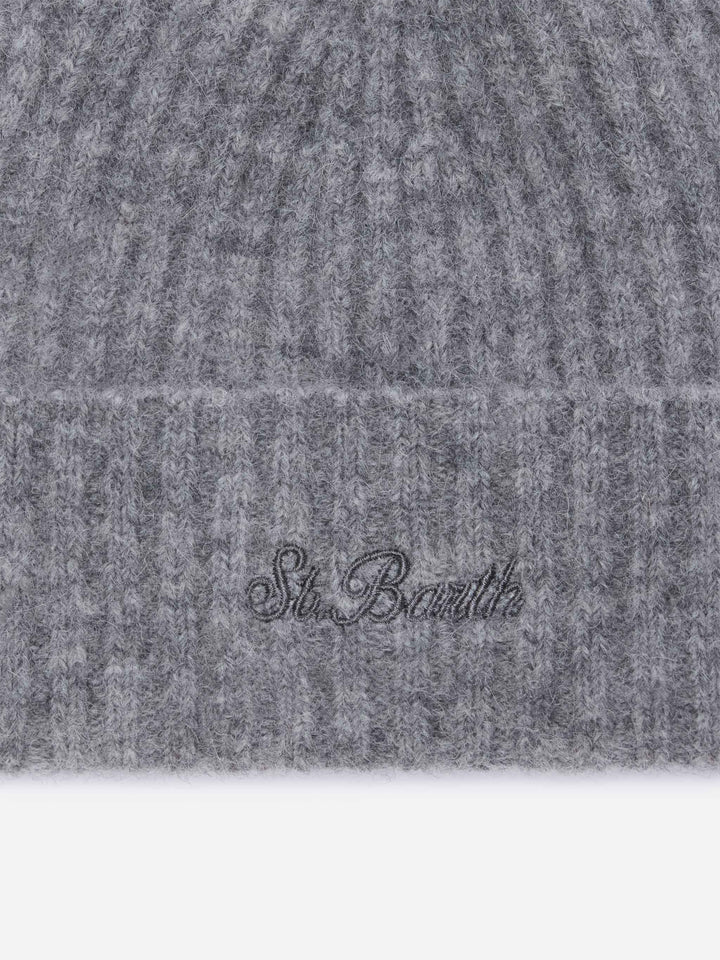 Graue Wengen Beanie aus Alpaka-Mix mit gesticktem Logo 