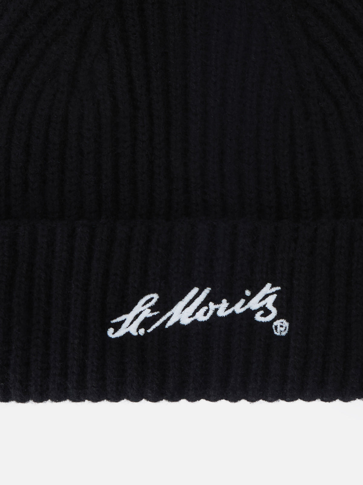 Gorro Wengen de cashmere negro con bordado St. Moritz | Special edition 