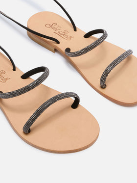 Sandalias wrap con cordones y pedrería negra 