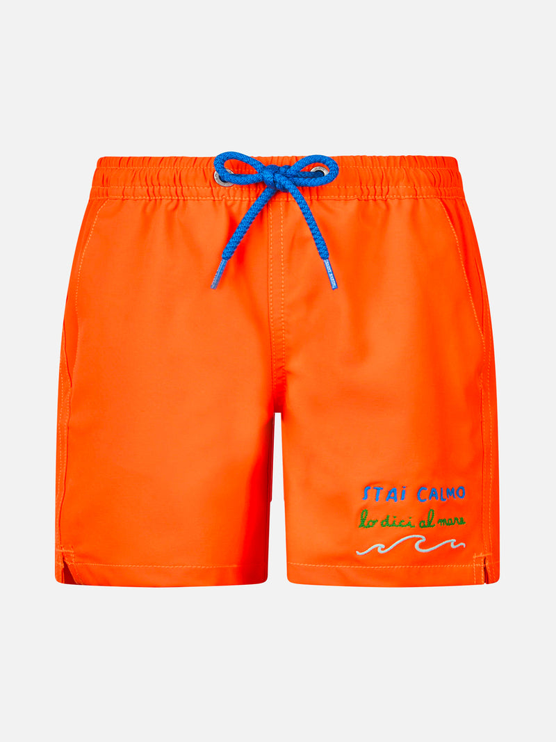 Boy Comfort Badeshorts mit „Stai Calmo Lo Dici Al Mare“-Stickerei