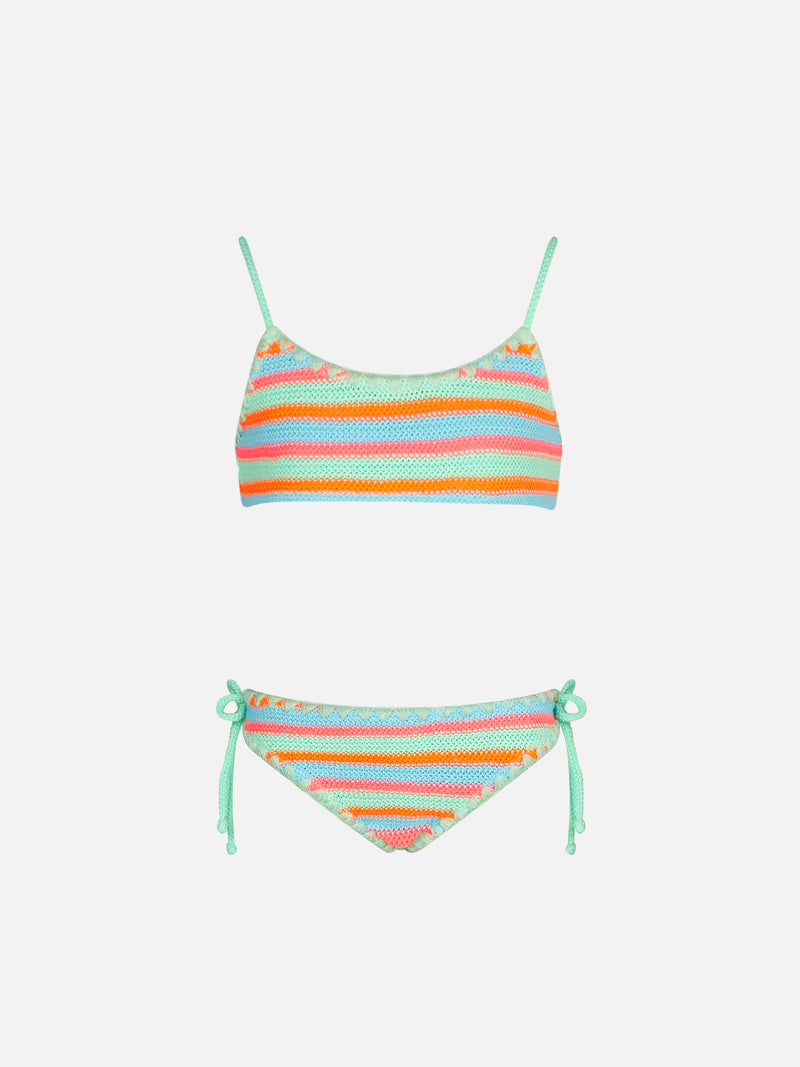 Bikini da bambina a bralette crochet con righe multicolore