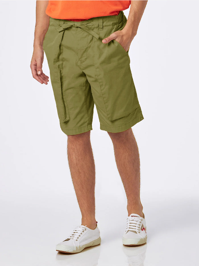 Man military green bermuda with side pockets