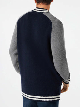 Bomber Benjamin in maglia blu navy stile college
