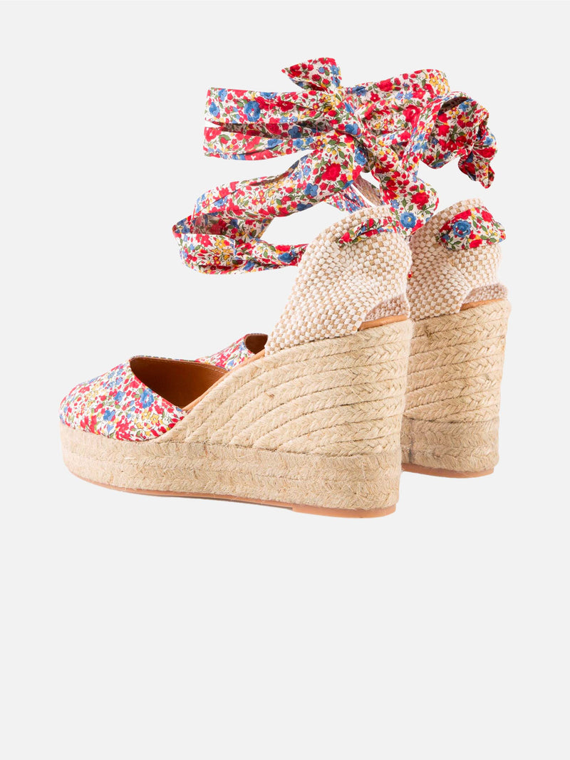 Espadrillas mit hohem Keilabsatz und Knöchelspitze