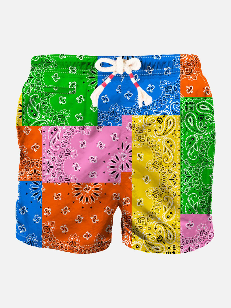 Costume da bagno da uomo con stampa bandana multicolore