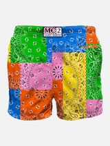 Herren-Badeshorts mit mehrfarbigem Bandana-Print