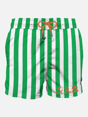 Costume da bagno verde di media lunghezza con ricami