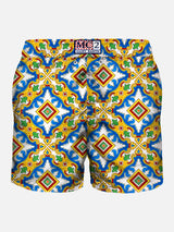 Herren-Badeshorts aus leichtem Stoff mit Majolika-Print