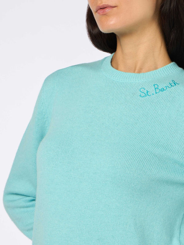 Maglia da donna girocollo verde acqua con ricamo St. Barth