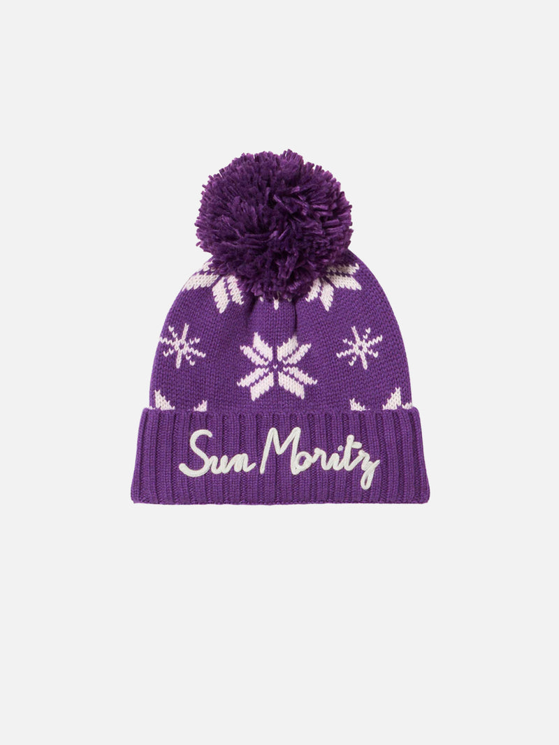 Woman purple beanie with norwegian pattern