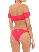 Bikini rosso con spalle scoperte