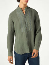 Man military green linen shirt