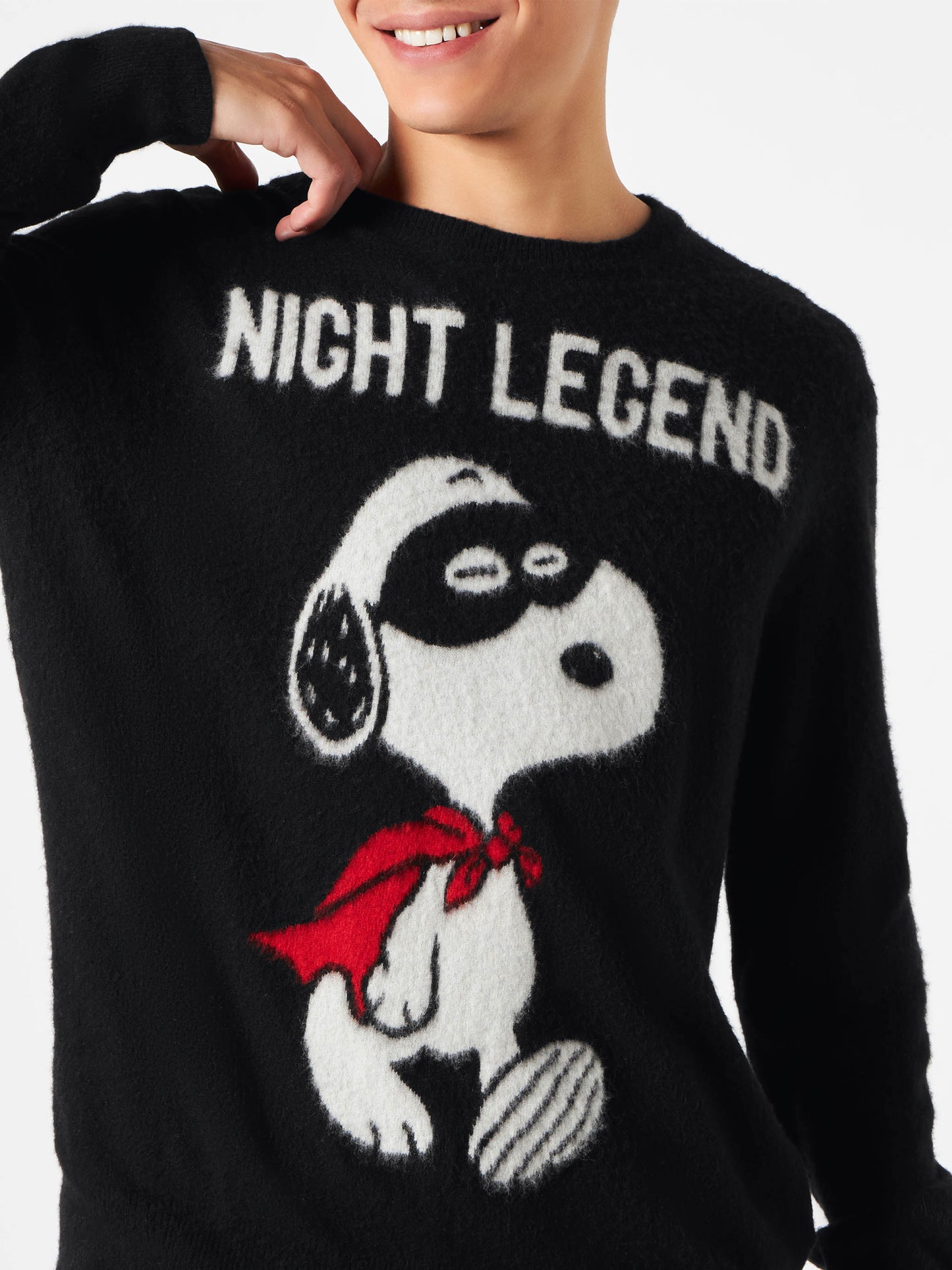 Maglione da uomo morbido con stampa Snoopy Night Legend | SNOOPY - EDIZIONE SPECIALE PEANUTS™