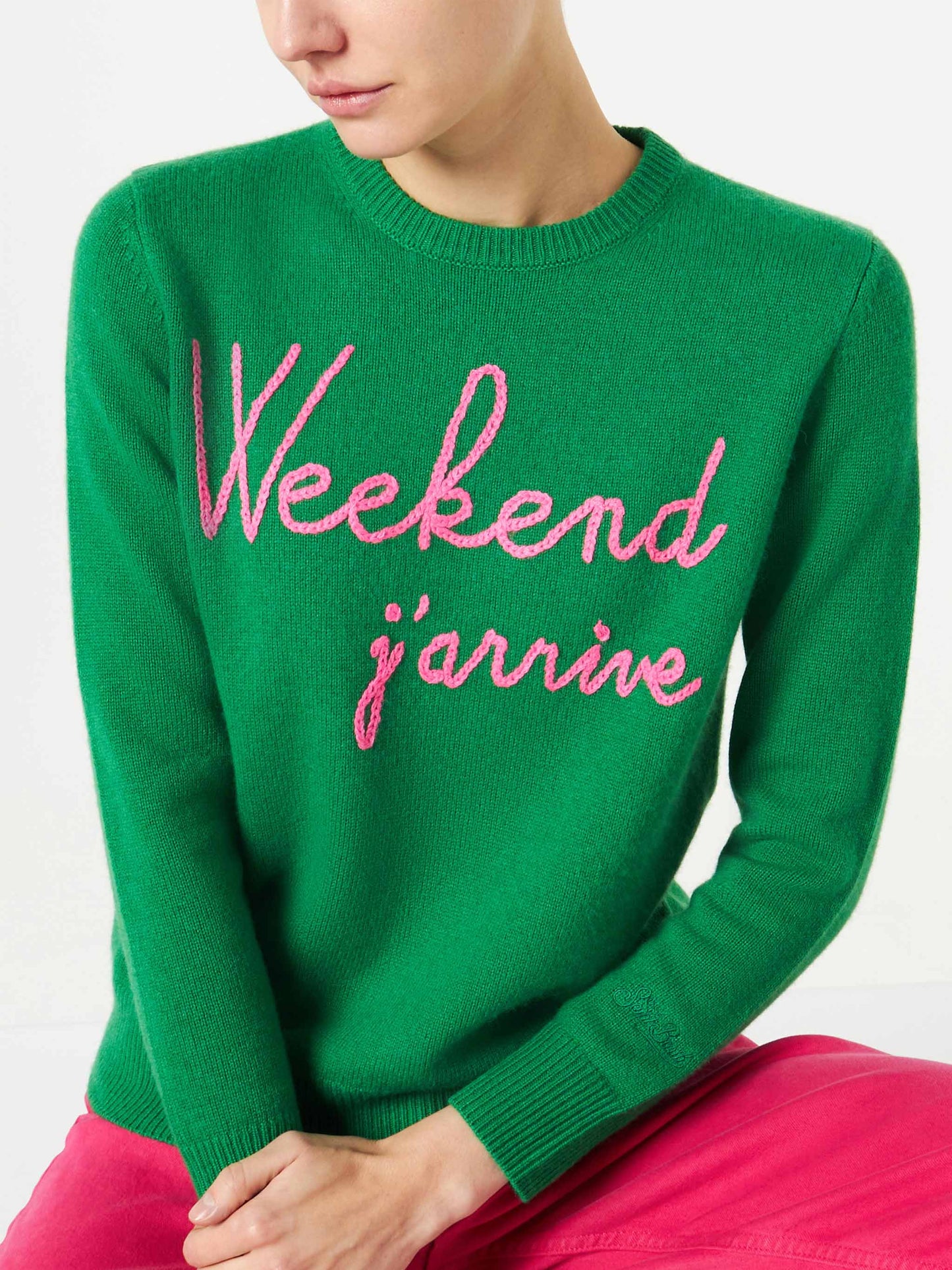 Green sweater Weekend j'arrive fluo pink embroidery