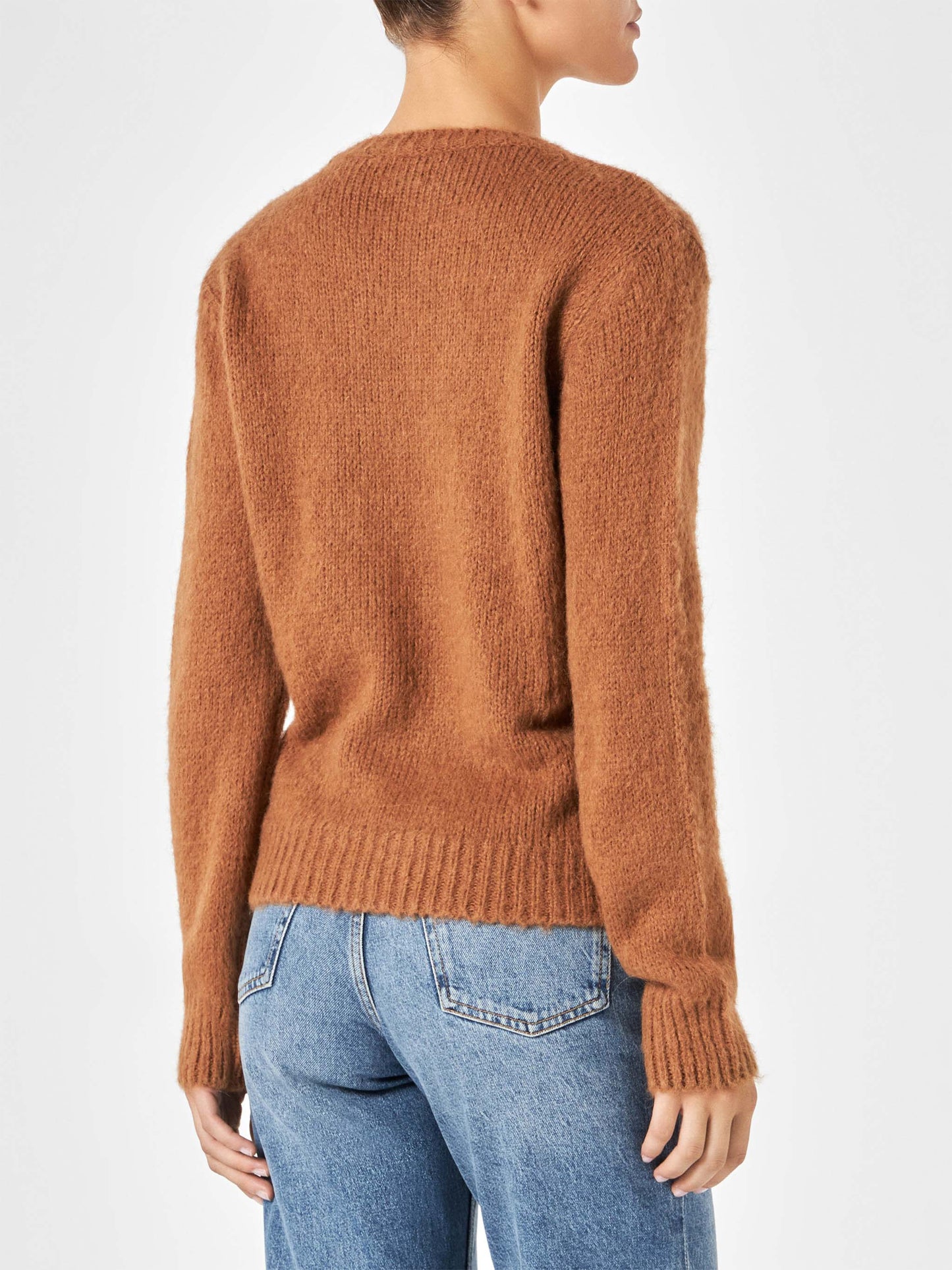 Maglione da donna garzato marrone con ricamo