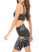 Woman activewear with bandanna print